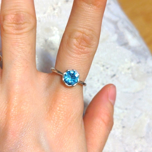 Blue gemstone ring - Picture 1 of 2